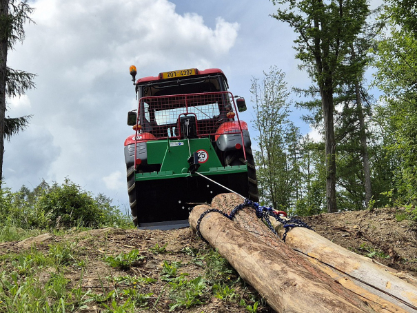 Lanový naviják Bystroň 7,5T za traktor