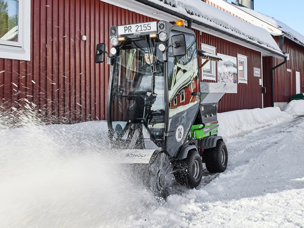 Komunální stroj Egholm Park Ranger 2155