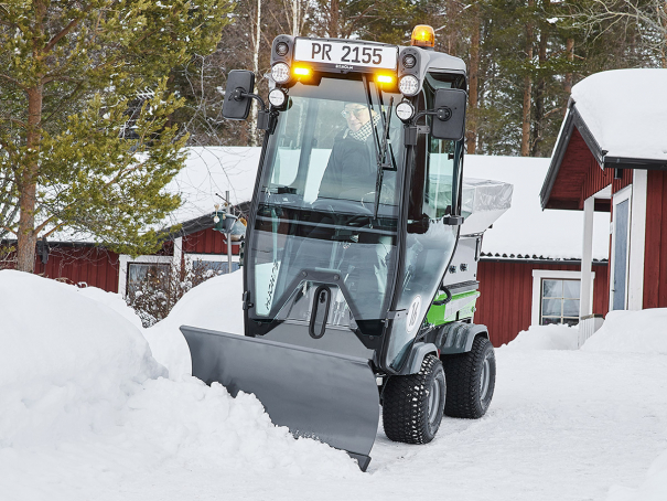 Komunální stroj Egholm Park Ranger 2155