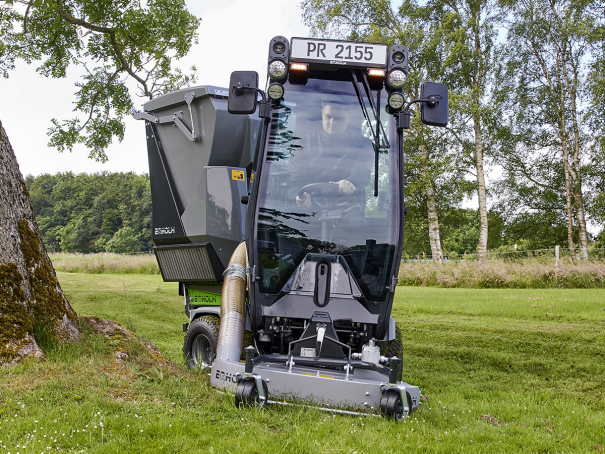 Komunální stroj Egholm Park Ranger 2155