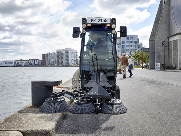 Komunální stroj Egholm Park Ranger 2155