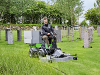 Nový víceúčelový komunální stroj Egholm Park Ranger 2155